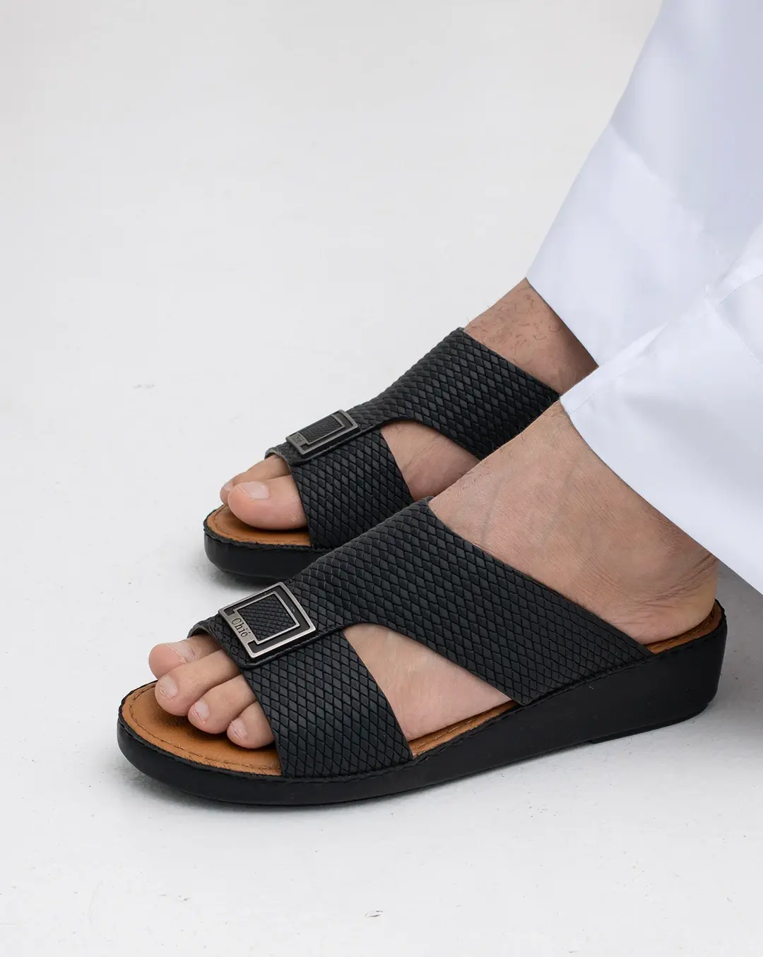Stylish and Comfortable Arabic Slippers for Men